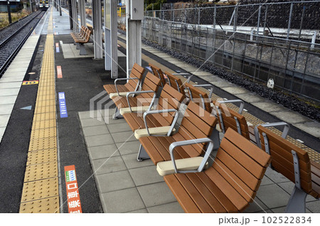 夕暮れの駅 102522834