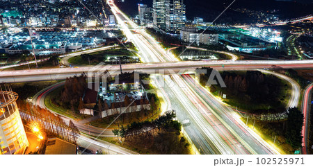 the night view of seoul Korea 102525971
