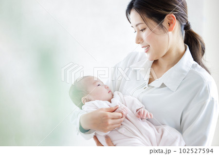 赤ちゃんとママ 抱っこ 赤ちゃんとママ 抱っこ 102527594