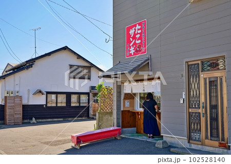 北海道増毛町ふるさと歴史通りの風景　(いち福のたこザンギ) 102528140