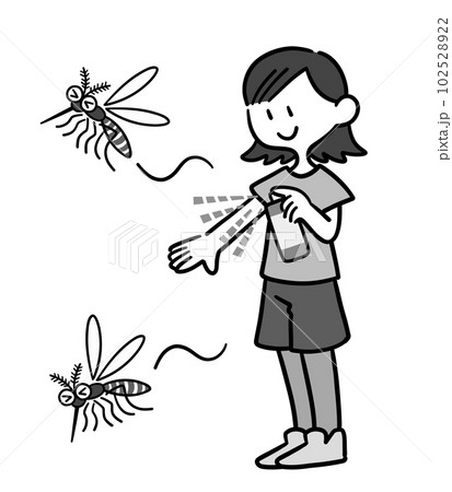 虫除けスプレーを使う女性 白黒 虫除けスプレーを使う女性 白黒 102528922