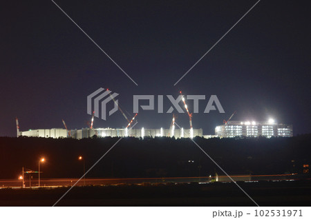 工事現場　夜間工事 102531971