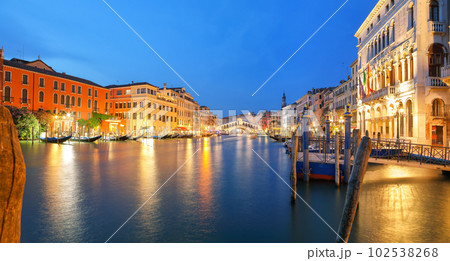 Amazing night cityscape of Venice with famous Canal Grande and Rialto Bridge 102538268