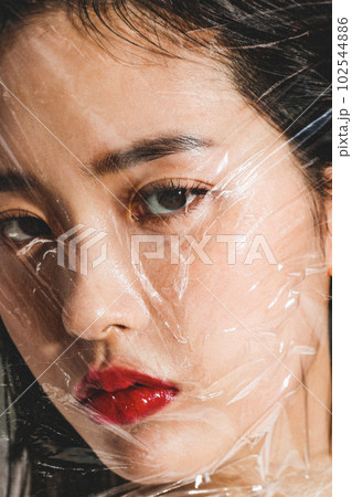若い女性のモードなビューティーフォト 102544886