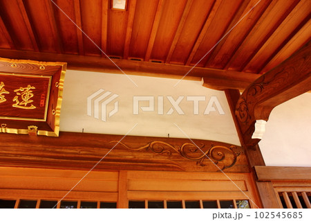 中野区にある蓮華寺の本堂（2） 102545685