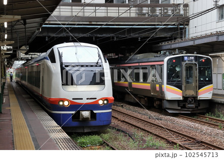 信越本線：長岡発快速新潟行（E653系電車代走） 102545713