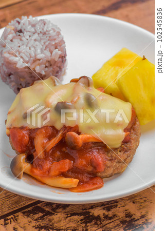 チーズハンバーグ 102545836