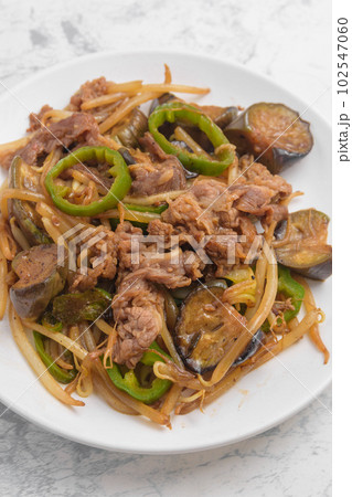 牛肉と野菜の炒め物 102547060