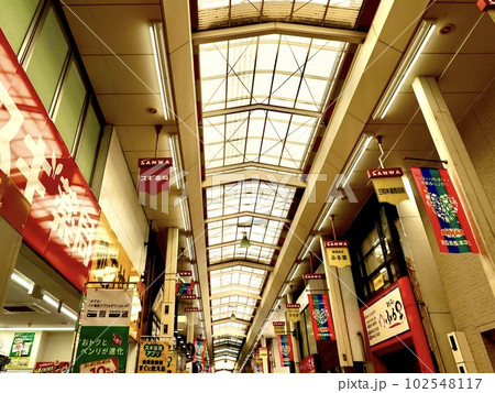 三和本通商店街アーケードの風景 兵庫県尼崎市 三和本通商店街アーケードの風景 兵庫県尼崎市 102548117