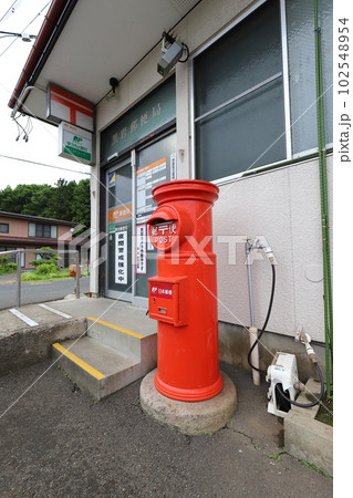 岩手　北上　丸ポストのある風景（黒岩郵便局） 102548954