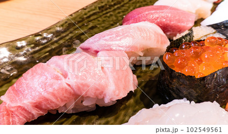 マグロの握り寿司（大トロ） 102549561