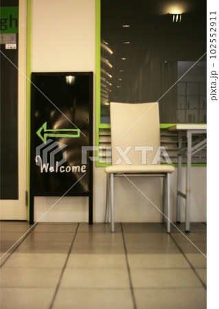 店舗入り口のチェスト 店舗入り口のチェスト 102552911