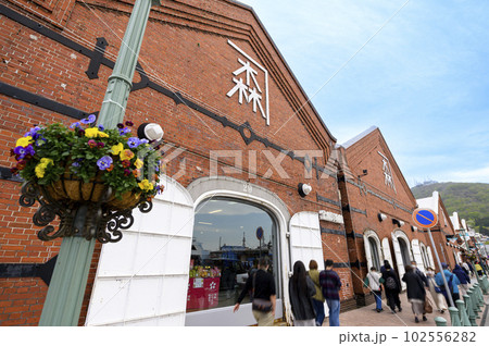 ゴールデンウィークの函館 金森赤レンガ倉庫 102556282