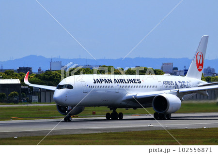 大阪国際空港　JAL　AIRBUS　A350　飛行機　離陸　スカイパーク 102556871