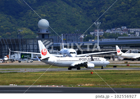大阪国際空港　JAL　AIRBUS　A350　飛行機　離陸　スカイパーク 102556927