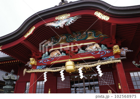 青梅市の御岳山にある武蔵御嶽神社の拝殿のアップ 102568975