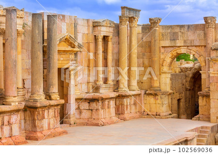 Amphitheater South Theatre in Jerash, Jordan 102569036