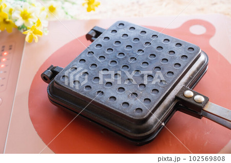 使い込んだホットサンドプレート 102569808