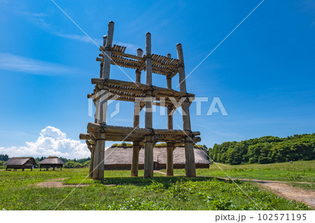 青森 三内丸山遺跡 六本柱建物 102571195