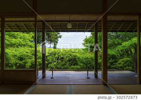 大河内山荘庭園　妙香庵　額縁構図（京都市右京区嵯峨） 102572873
