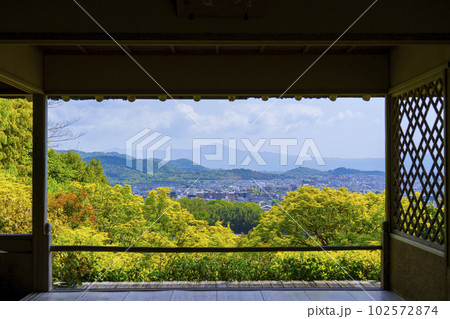初夏の大河内山荘庭園 月香亭からみた東山眺望 初夏の大河内山荘庭園 月香亭からみた東山眺望 102572874