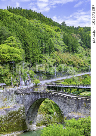 熊本県美里町のシンボル 霊台橋 102572897