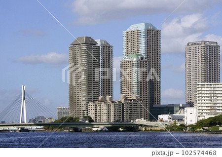 隅田川と高層マンション 隅田川と高層マンション 102574468