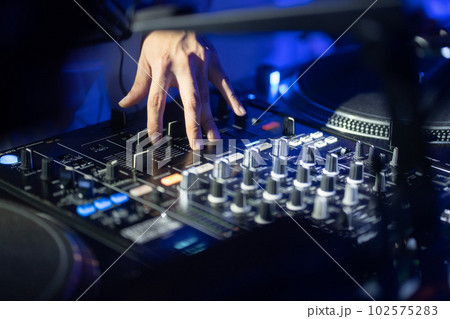 DJ 102575283