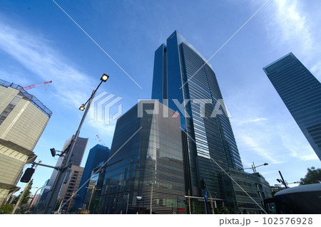 東京駅八重洲口からのビル群 東京駅八重洲口からのビル群 102576928