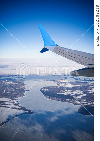 飛行機からのカナダの景色 102582219