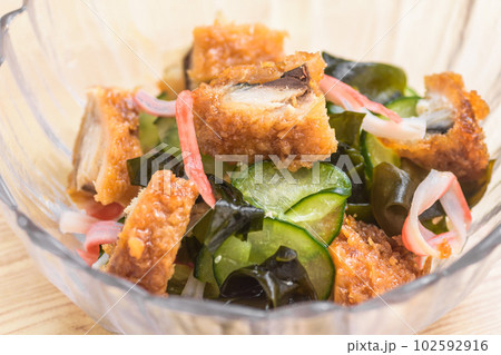 鯖の竜田揚げと胡瓜の酢の物 鯖の竜田揚げと胡瓜の酢の物 102592916