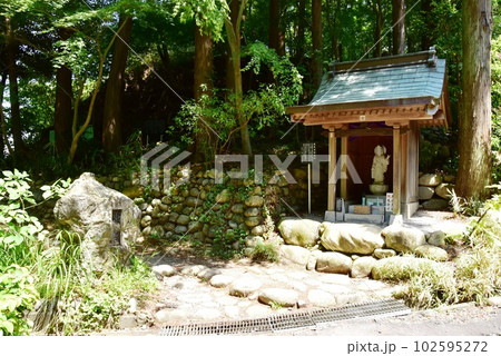 島田市　蓬莱橋南岸の散策路と蓬莱吉祥天女 102595272