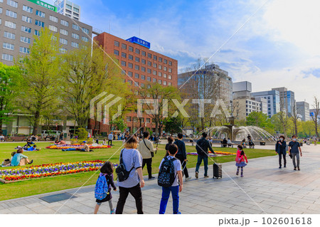 北海道 札幌市 ゴールデンウィークで賑わう大通公園 北海道 札幌市 ゴールデンウィークで賑わう大通公園 102601618