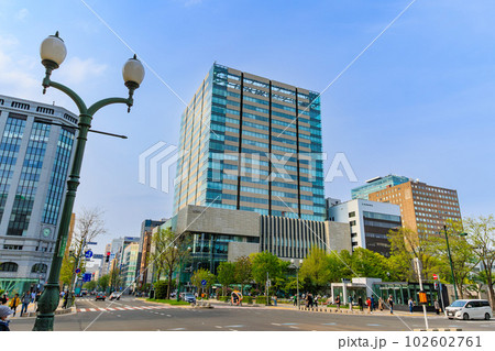 北海道　札幌市の都市風景　大通公園の近くにある大通ビッセ 102602761