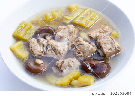 Bitter melon with pork rib soup recipe 102603084