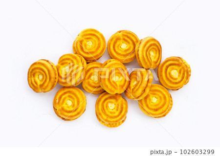 Sandwich cookies with durian cream Sandwich cookies with durian cream 102603299