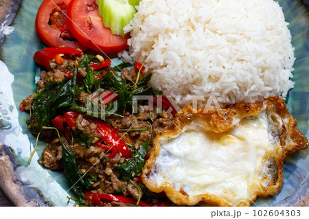 Rice with stir-fried beef and holy basil, fried egg. Rice with stir-fried beef and holy basil, fried egg. 102604303