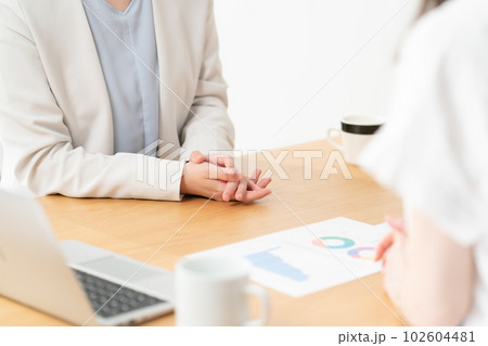 契約 商談 手元 対面 契約 商談 手元 対面 102604481