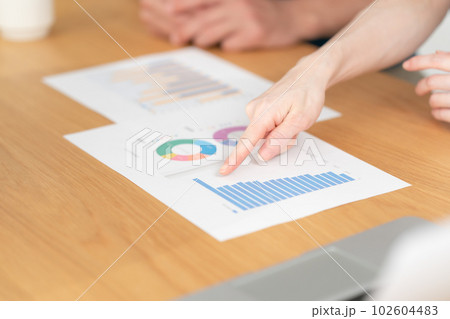 契約 商談 手元 対面 契約 商談 手元 対面 102604483