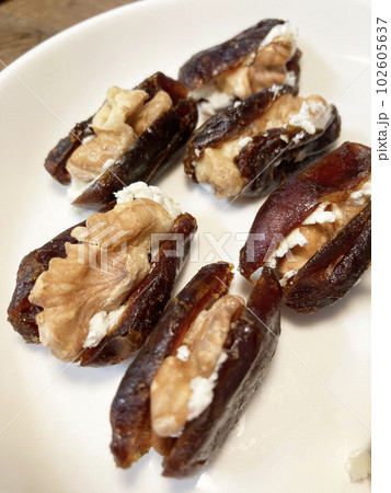 ヘルシーなおやつ デーツとナッツ ヘルシーなおやつ デーツとナッツ 102605637