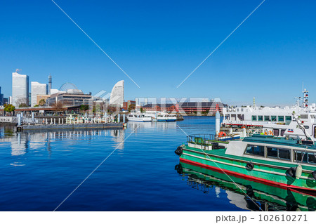 【神奈川の都市風景】横浜象の鼻パークから見たみなとみらいの都市風景 102610271