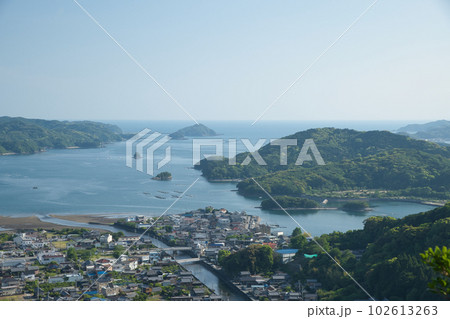 五ヶ所浅間山から五ヶ所湾を望む 【三重県南伊勢町】 五ヶ所浅間山から五ヶ所湾を望む 【三重県南伊勢町】 102613263