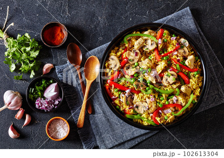 chicken mushroom paella with pepper, green peas 102613304