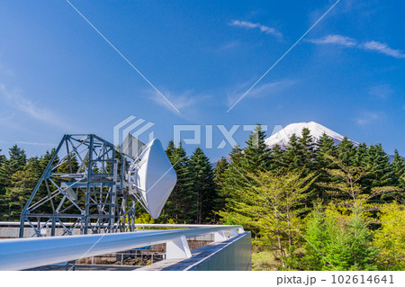 （山梨県）富士山レーダードーム館から見る富士山 102614641