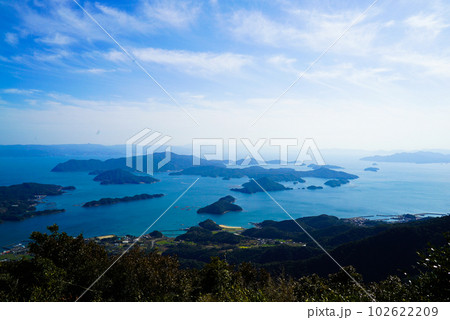 熊本県天草の倉岳神社から眺めた絶景、海と御所浦島 熊本県天草の倉岳神社から眺めた絶景、海と御所浦島 102622209