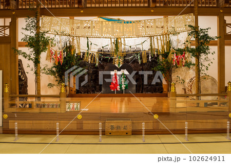 高千穂神楽殿 (神楽殿 建物内風景)「高千穂神宮の境内風景」 高千穂神楽殿 (神楽殿 建物内風景)「高千穂神宮の境内風景」 102624911