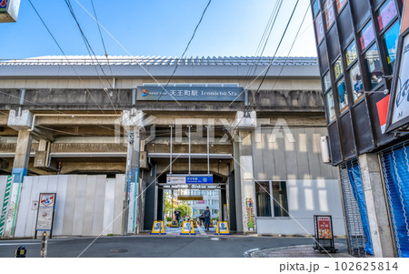 横浜市保土ケ谷の都市風景　天王町駅 102625814