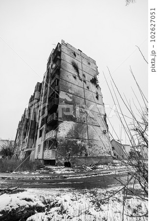 IRPIN, UKRAINE - NOVEMBER 29, 2022: Drawing by Banksy on the wall of a house in Irpin, Ukraine, black and white photo 102627051