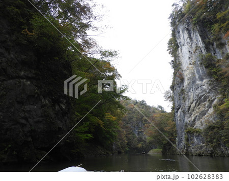 猊鼻渓の風景　10月 102628383
