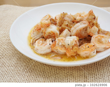海老のガーリックバター炒め、隠し味に醤油を少々 102628906